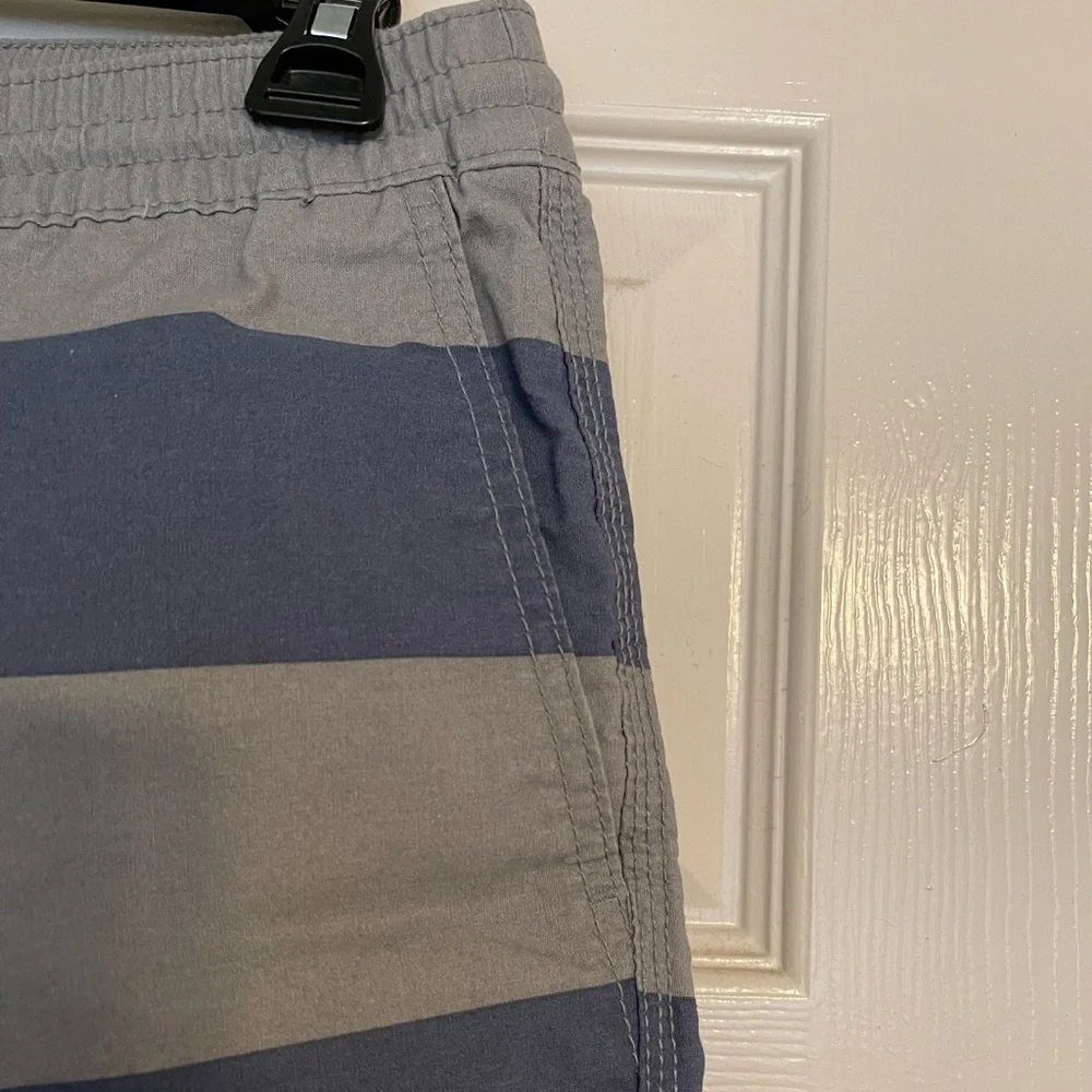 Men’s Mossimo Drawstring Shorts Size Small Blue Gray Striped Excellent Condition